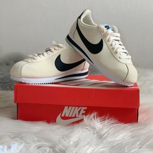 Nike Classic Cortez Leather (Nude\Ivory) WOMANS
